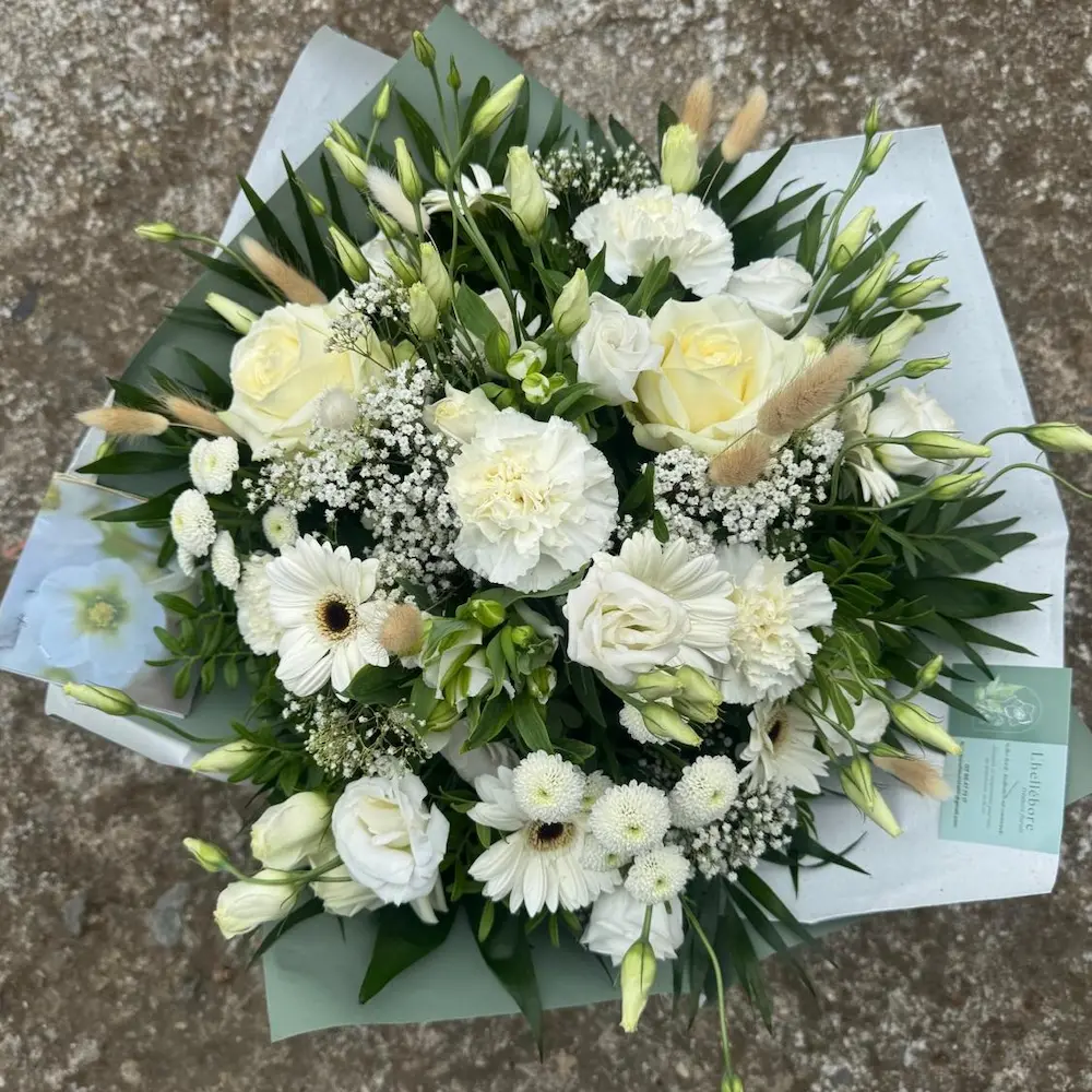Bouquet dans les tons blanc et vert