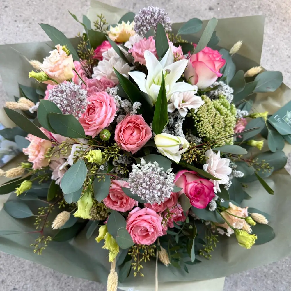 Bouquet dans les tons Roses, Blancs et Verts