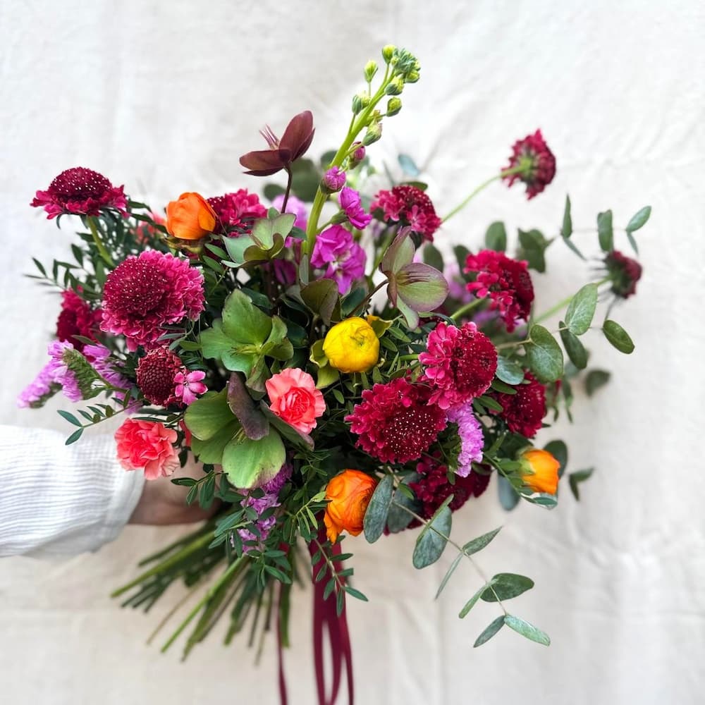 Bouquet dans les tons prune orange et jaune